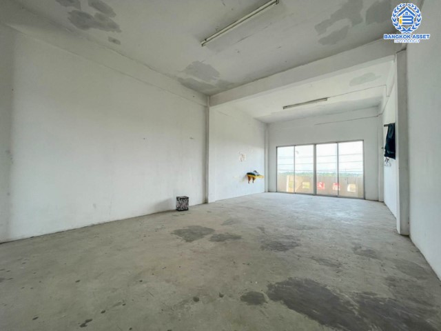 *****อาคารพาณิชย์มือสองย่านนครปฐม ม.สิวารัตน์10 บางเลน เนื้อที่ 19.5 ตร.ว. ฟังก์ชัน 2 ห้องนอน 2 ห้องน้ำ สามารถลงทุนทำธุรกิจได้ ทำเลติดถ.346 เดินทางสะดวก เชื่อมต่อถ.บางบัวทอง-สุพรรณบุรี, ถ.บางบัวทอง-บางพูน ใกล้เทสโก้ โลตัส บางเลน ราคาสุดคุ้มต่ำกว่าราคาประเมิน!